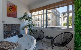 Kentia Modern/Artistic City Apartment